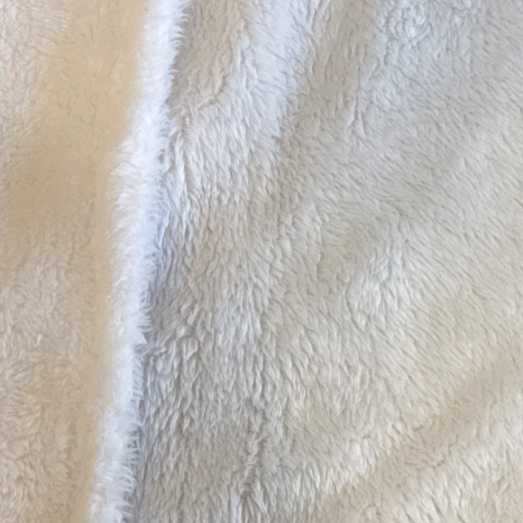 Navy Blue/Off White Sherpa Fleece Faux Fur Standard Sz Case
See Description ⭐️ - Picture 4 of 4